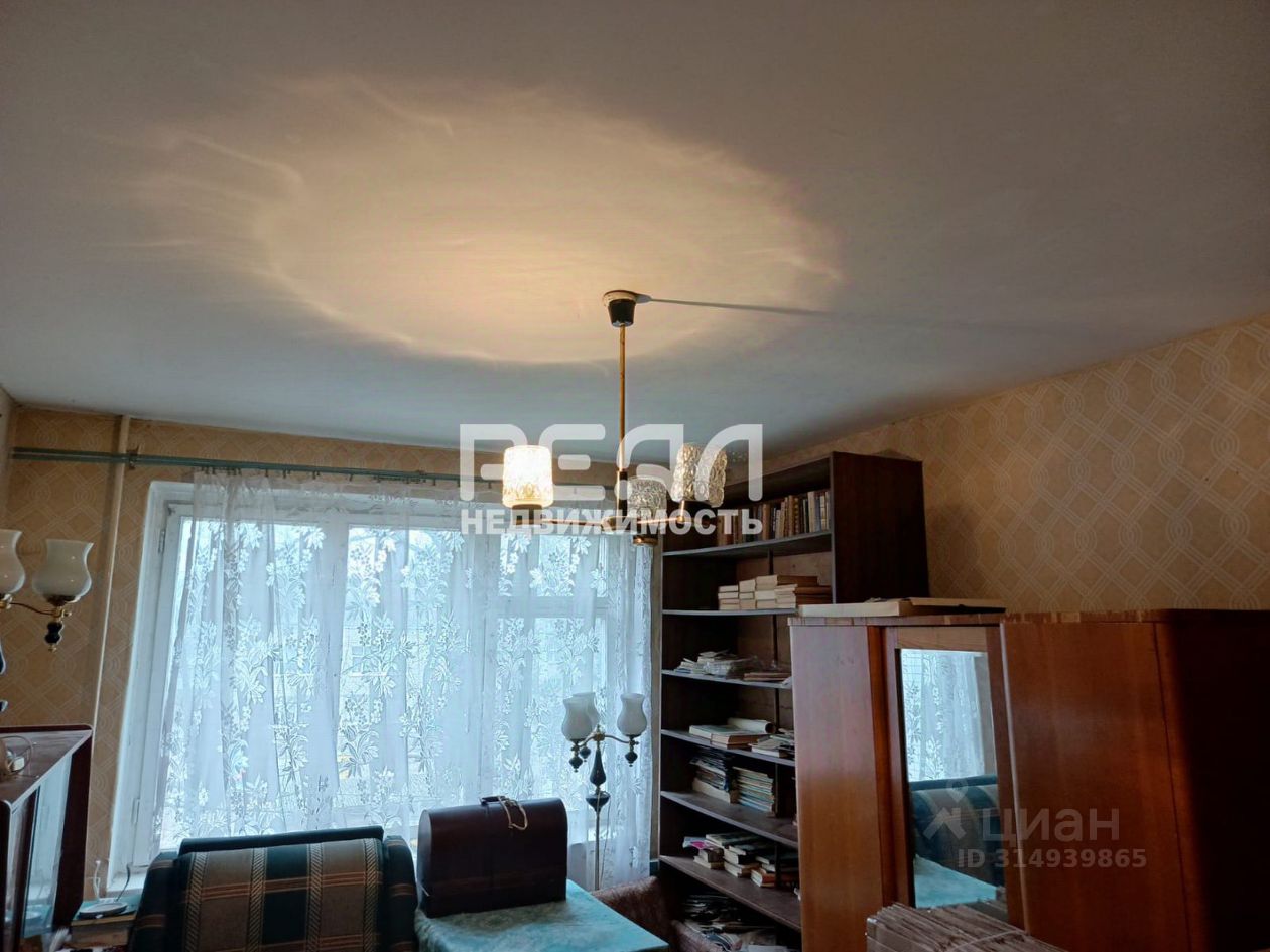 Продажа 2-комн квартиры на вторичном рынке пос. Новый Свет, 42