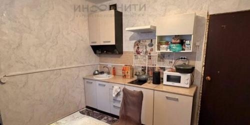 4-комн квартира ул Бутлерова,  д. 4