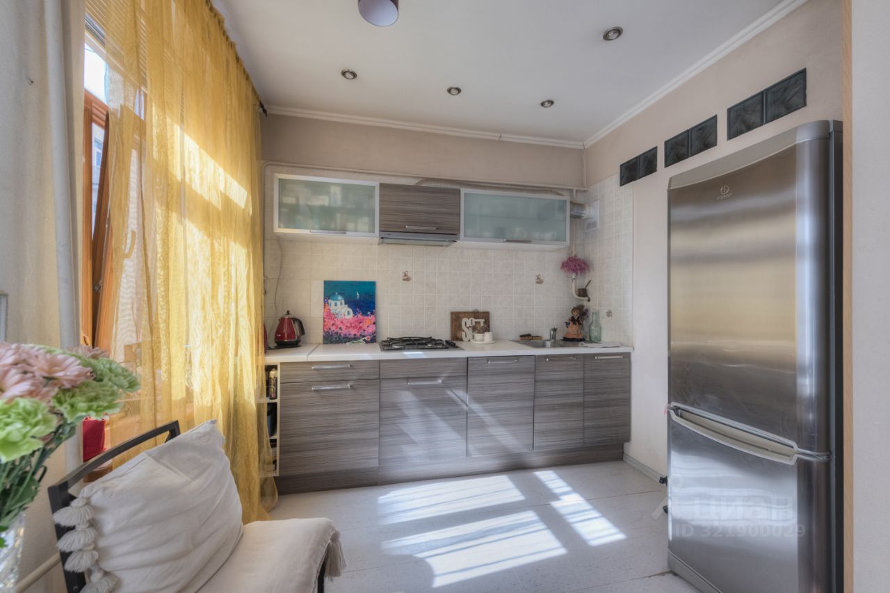 Продажа 4-комн квартиры на вторичном рынке Барыковский переулок, 10