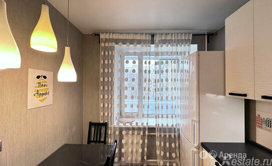 Аренда 1-комн квартиры на вторичном рынке Брянская улица,  д. 4
