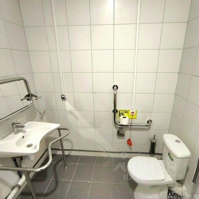 Аренда торгового помещения Кастанаевская улица,  д. 32