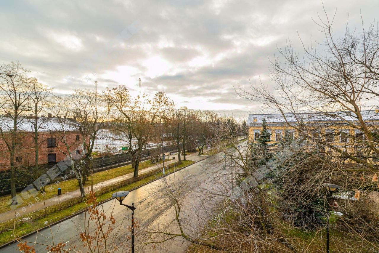 Продажа 4-комн квартиры на вторичном рынке Кронштадт, улица Карла Маркса, 25