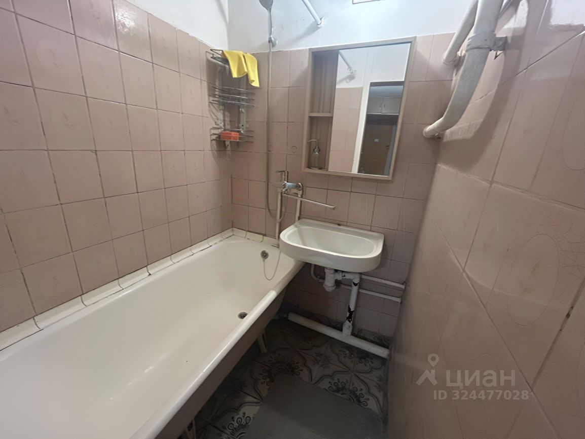 Продажа 3-комн квартиры на вторичном рынке улица Островитянова, 39