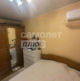 Продажа 3-комн квартиры на вторичном рынке ул Старонародная,  д. 4