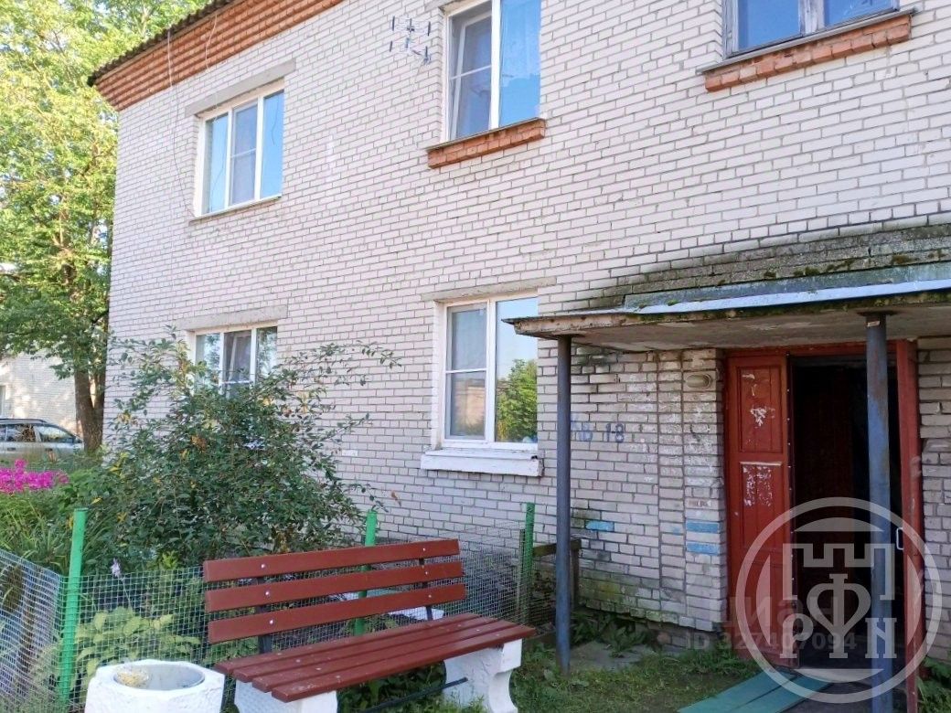 Продажа 1-комн квартиры на вторичном рынке пос. Кирпичное, улица Комсомольская,  д. 12