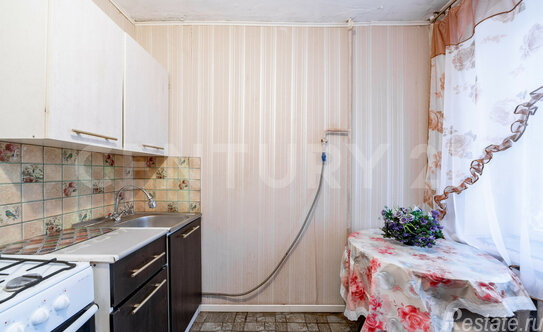 Продажа 1-комн квартиры на вторичном рынке улица Кораблестроителей,  д. 42 к1