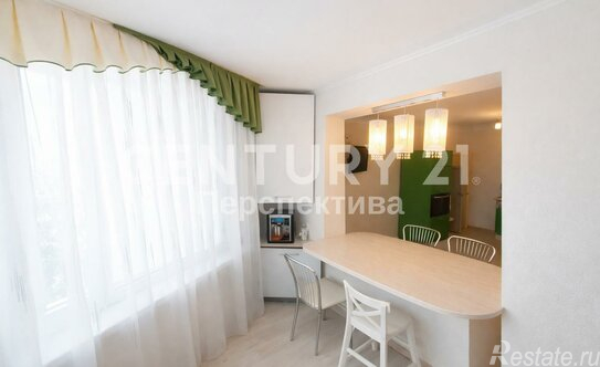 Продажа 3-комн квартиры на вторичном рынке пр-кт Защитников Москвы,  д. 8