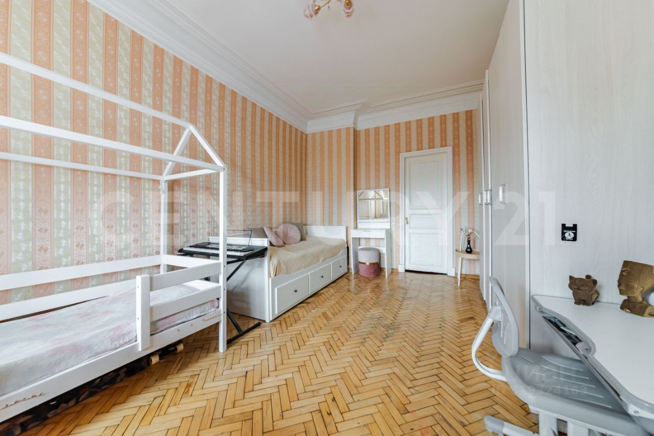 Продажа 3-комн квартиры на вторичном рынке Адмиралтейская набережная, 6