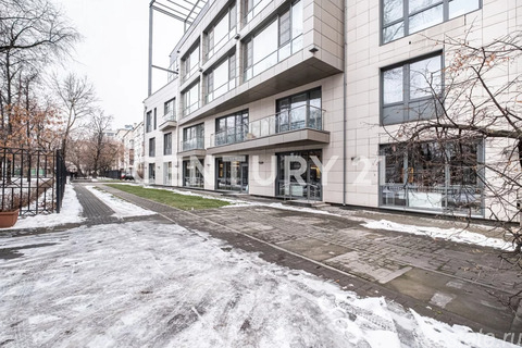 Продажа 4-комн квартиры на вторичном рынке Тружеников 1-й пер.,  д. 17А