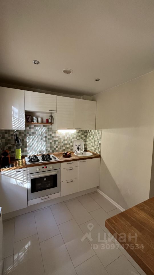 Продажа 1-комн квартиры на вторичном рынке Славянский бульвар, 1