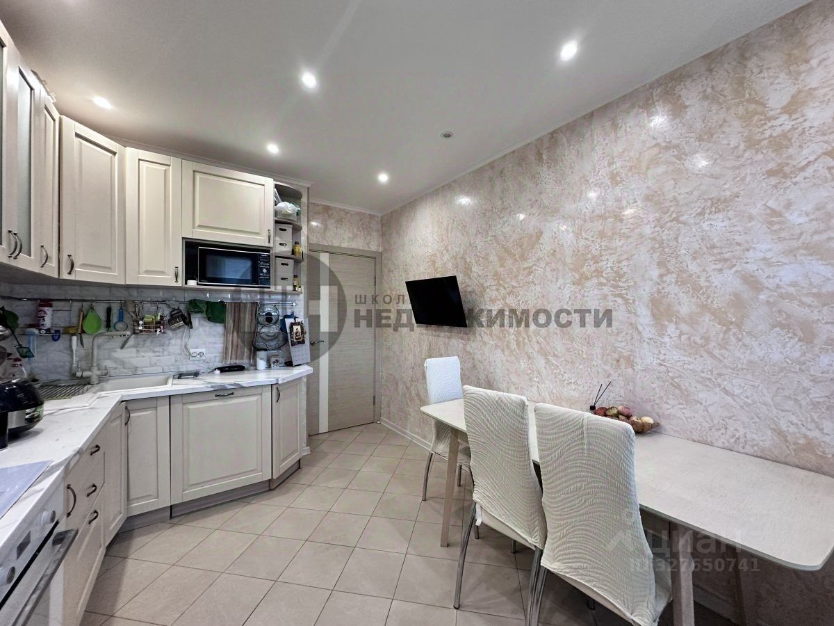 Продажа 3-комн квартиры на вторичном рынке проспект Энергетиков, 4к3