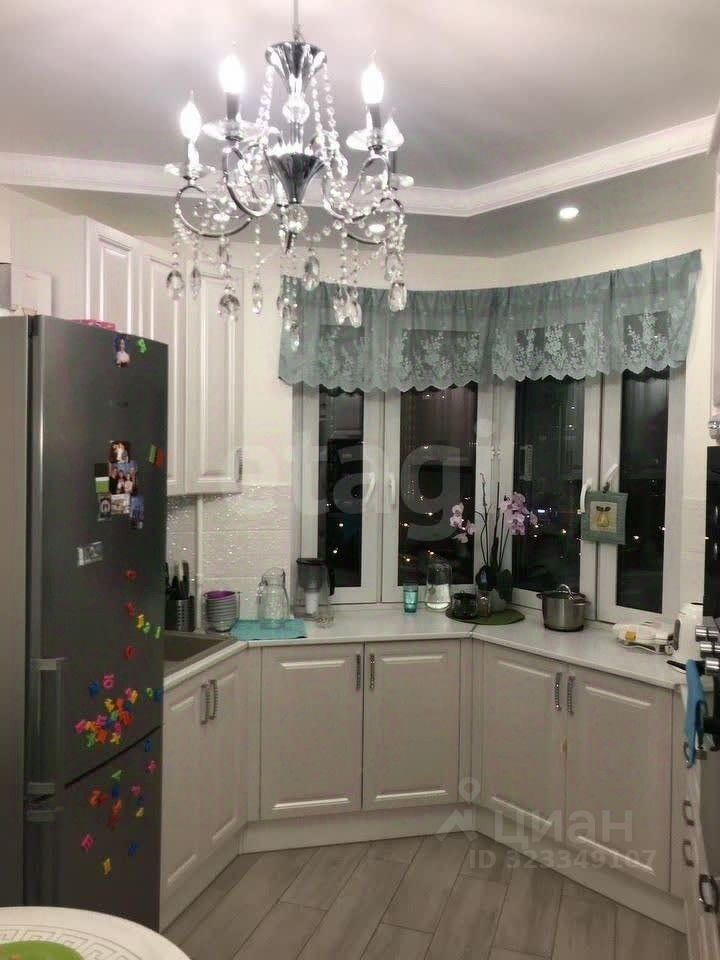 Продажа 4-комн квартиры на вторичном рынке улица Авиаторов, 5к6