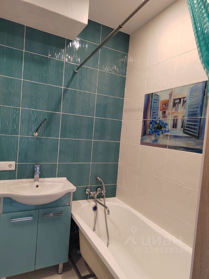 Продажа 1-комн квартиры на вторичном рынке Отрадное пгт, улица Молодежная, 5