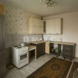 Продажа 3-комн квартиры на вторичном рынке Чехов, ул Земская,  д. 13