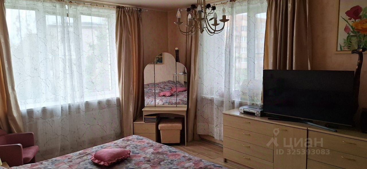Продажа 3-комн квартиры на вторичном рынке Петергоф, улица Братьев Горкушенко, 16
