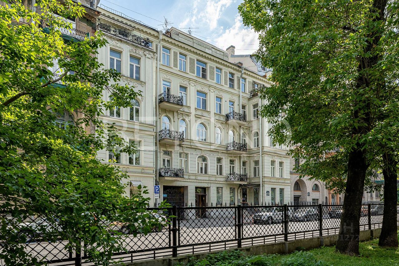 Продажа 6-комн квартиры на вторичном рынке Таврическая улица, 9