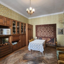 Продажа 3-комн квартиры на вторичном рынке 11-я линия,  д. 22