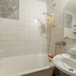 Продажа 3-комн квартиры на вторичном рынке ул Тамбасова,  д. 13,  к. 3