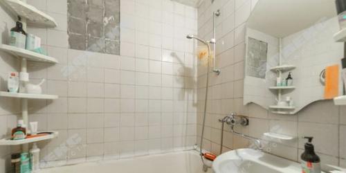 3-комн квартира ул Тамбасова,  д. 13,  к. 3