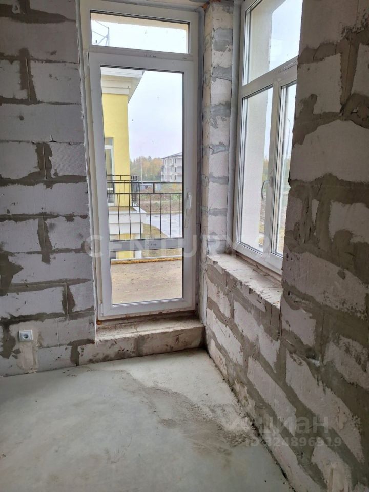 Продажа 2-комн квартиры на вторичном рынке д. Пикколово, улица Петровская, 18к2
