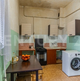 Продажа 3-комн квартиры на вторичном рынке ул Декабристов,  д. 33