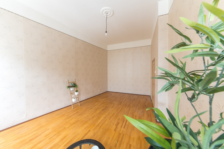 Продажа 1-комн квартиры на вторичном рынке Большая Московская ул,  д. 5