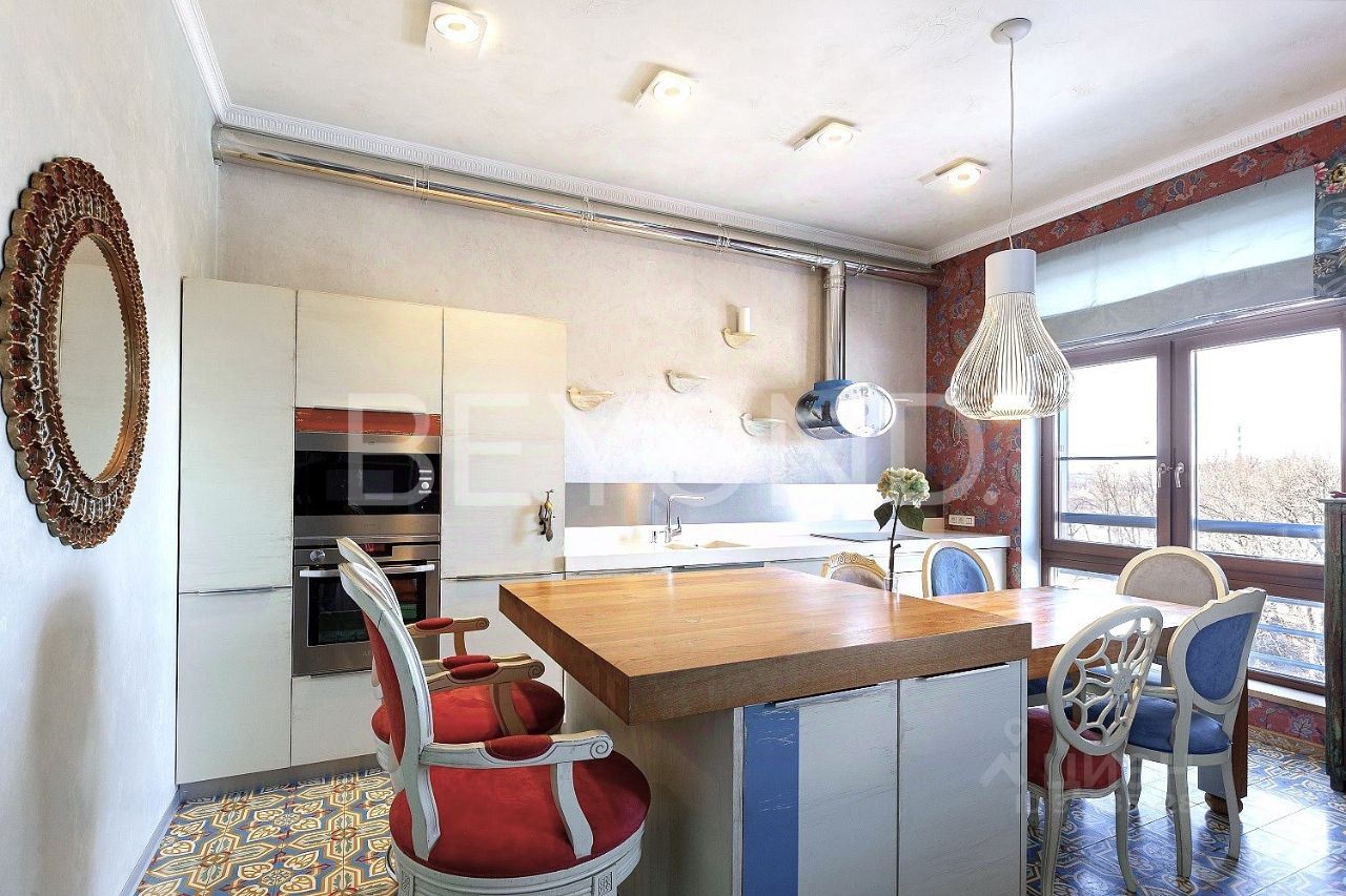 Продажа 5-комн квартиры на вторичном рынке Крестовский проспект, 26