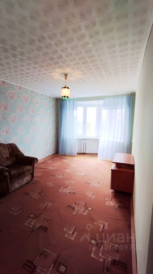 Продажа 2-комн квартиры на вторичном рынке Кириши, проспект Героев, 25
