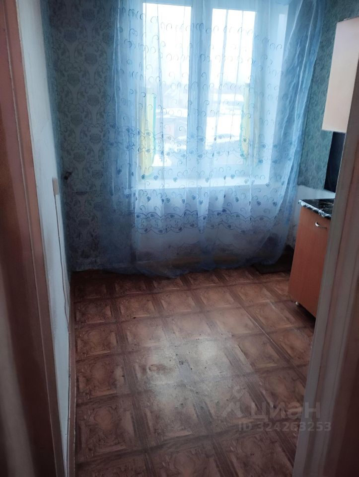 Продажа 1-комн квартиры на вторичном рынке пос. Оредеж, улица Энгельса, 15