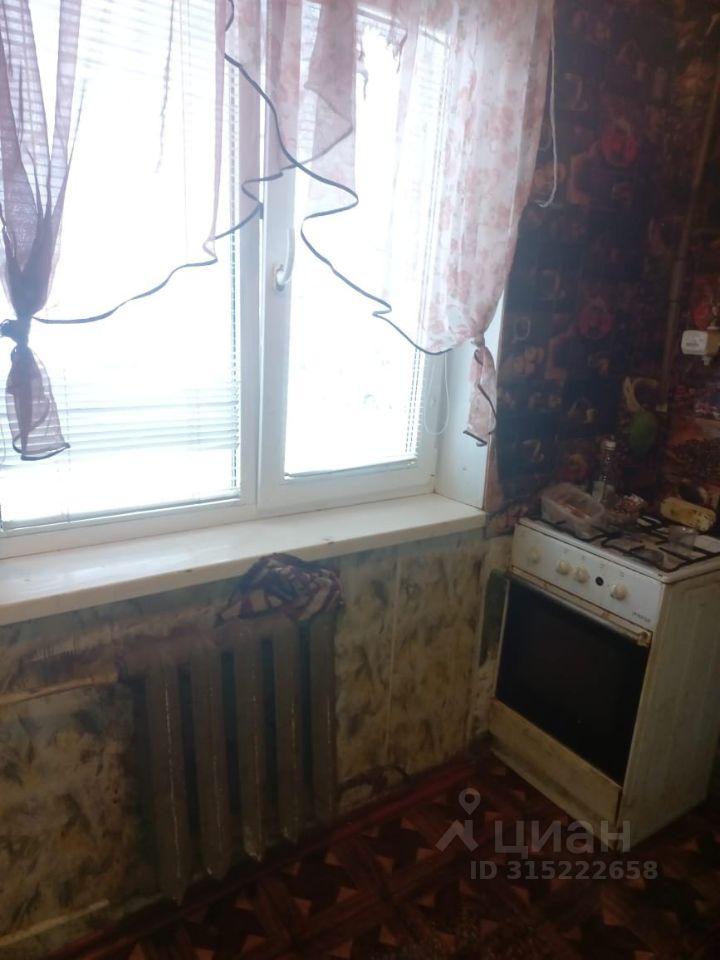 Продажа 3-комн квартиры на вторичном рынке пос. Володарское, 2