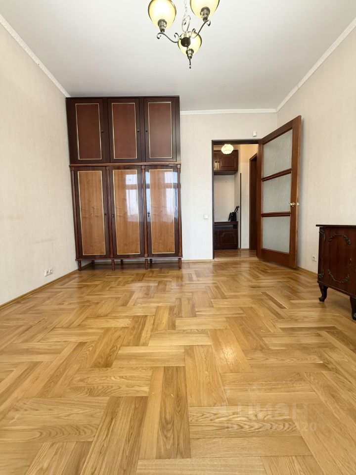 Продажа 3-комн квартиры на вторичном рынке улица Академика Королева, 3