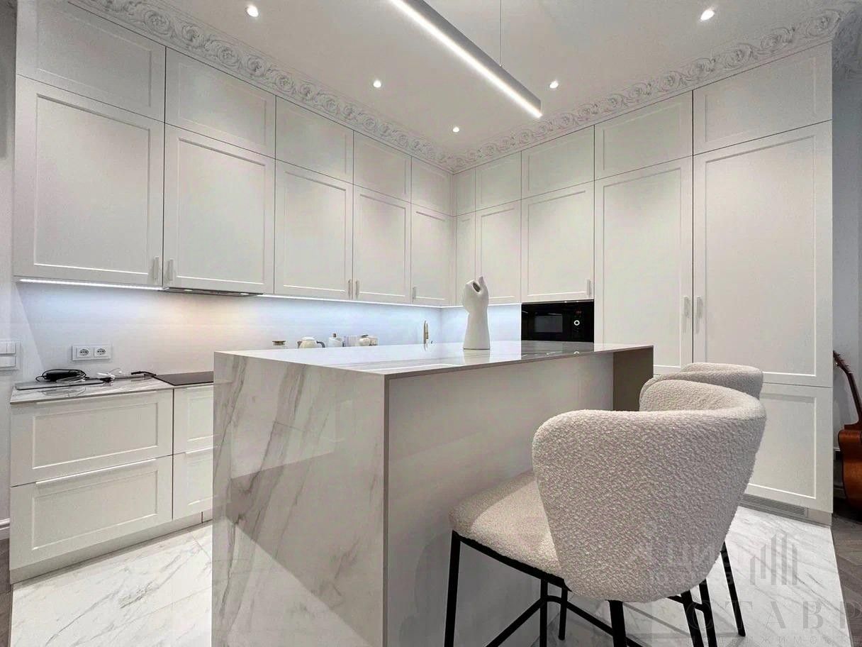 Продажа 2-комн квартиры на вторичном рынке улица Александра Матросова, 1