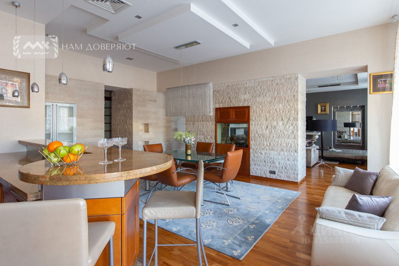 Продажа 5-комн квартиры на вторичном рынке Караванная улица, 16/14