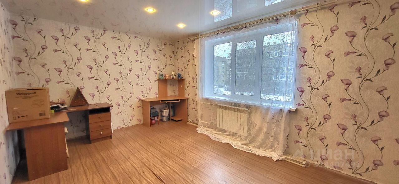 Продажа 3-комн квартиры на вторичном рынке Кировск, Молодежная улица, 3