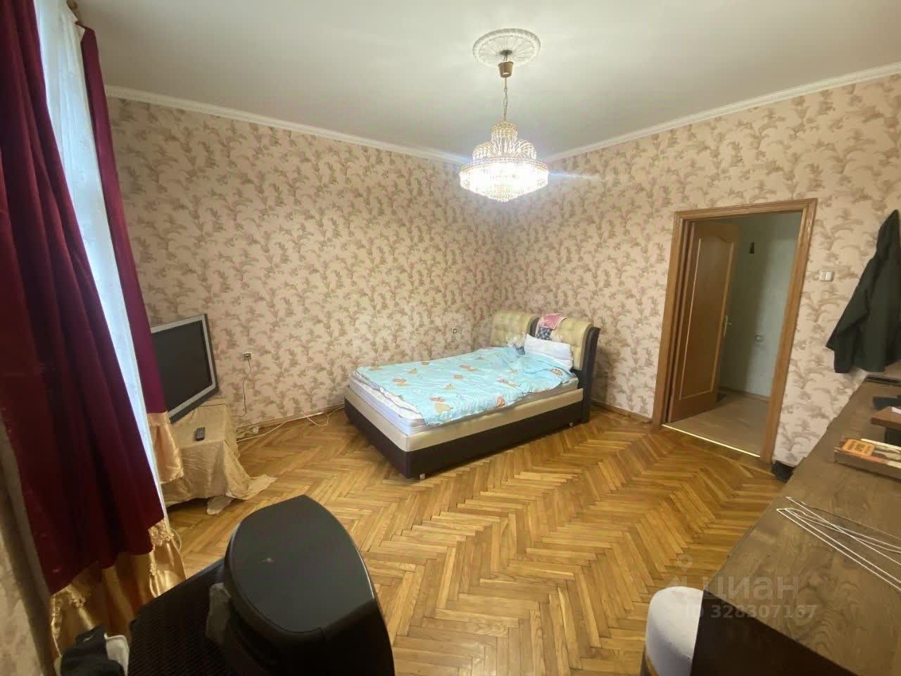 Продажа 4-комн квартиры на вторичном рынке улица Бабушкина, 52