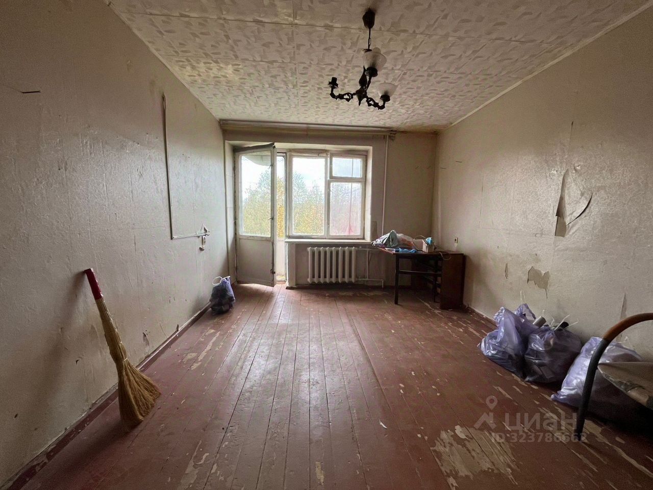 Продажа 1-комн квартиры на вторичном рынке Запрудня пгт, улица Карла Маркса, 12к4