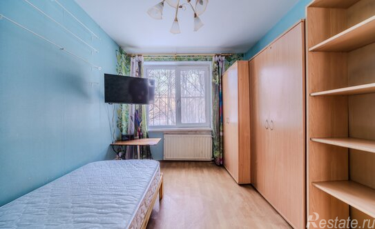 Продажа 4-комн квартиры на вторичном рынке Трамвайный пр-кт,  д. 19 к2