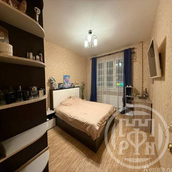Продажа 4-комн квартиры на вторичном рынке Богатырский просп.,  д. 52,  к. 1