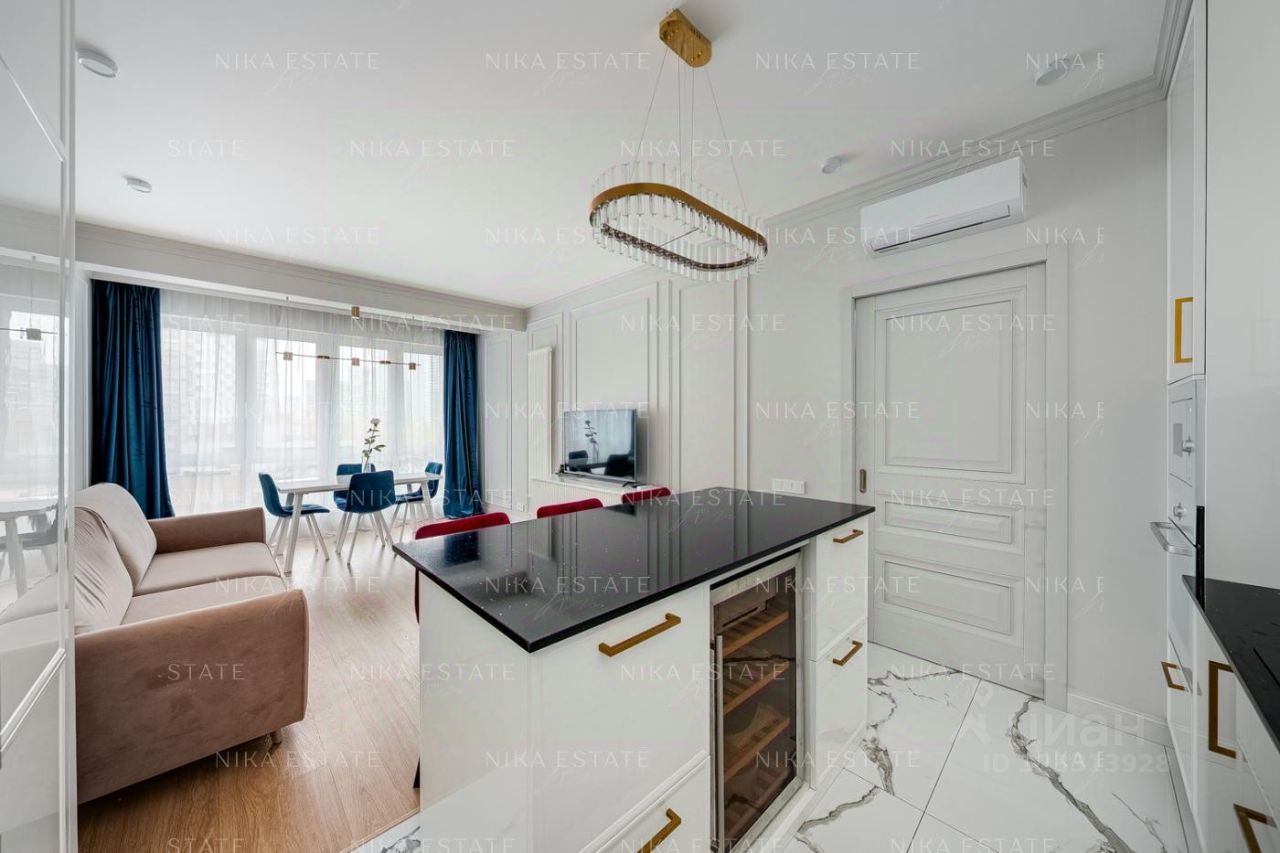 Продажа 3-комн квартиры на вторичном рынке улица Лобачевского, 118С1