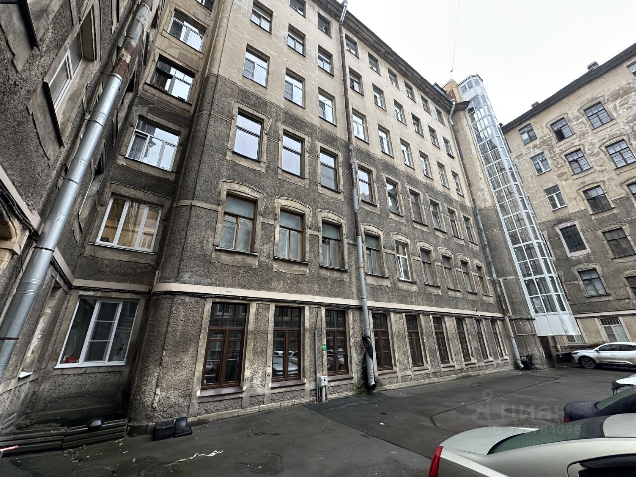 Продажа 4-комн квартиры на вторичном рынке набережная Реки Фонтанки, 96