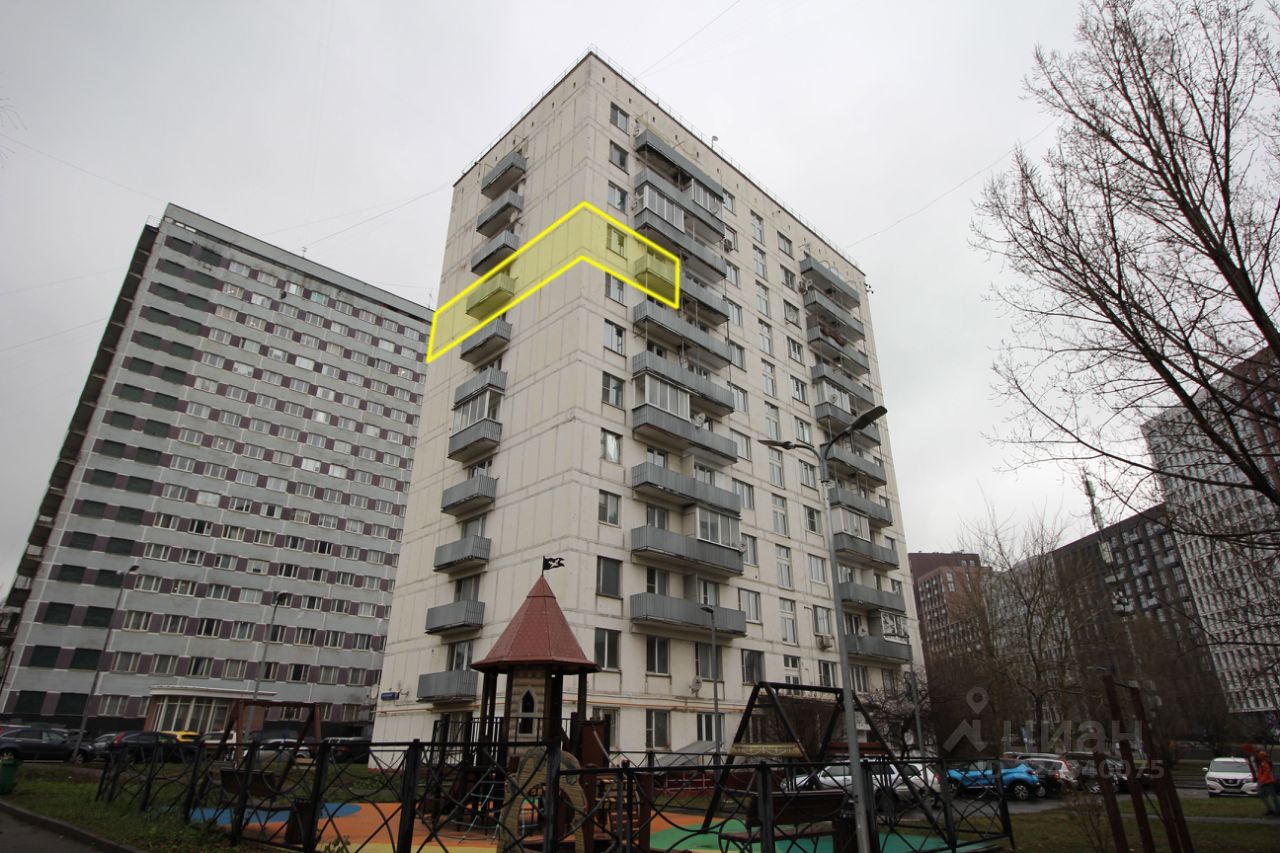 Продажа 3-комн квартиры на вторичном рынке Госпитальный переулок, 8