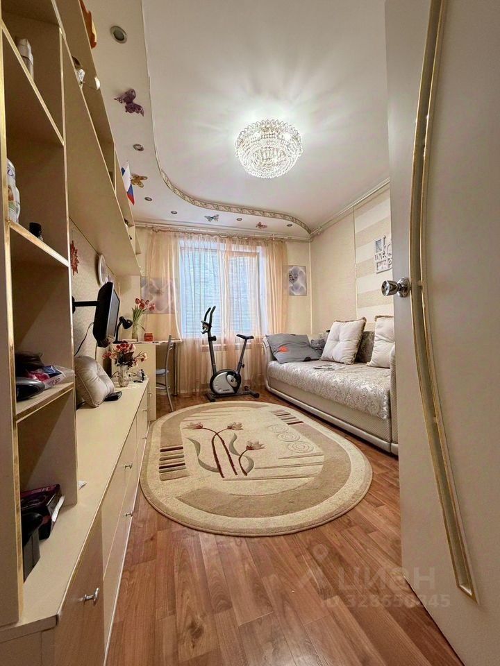 Продажа 2-комн квартиры на вторичном рынке Волхов, Авиационная улица, 32
