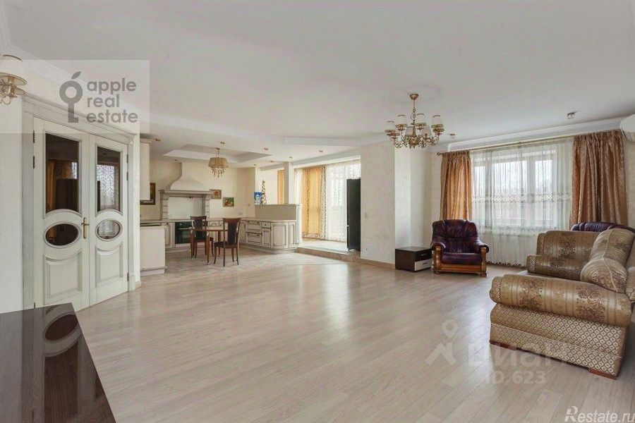 Продажа 4-комн квартиры на вторичном рынке улица Бажова,  д. 8