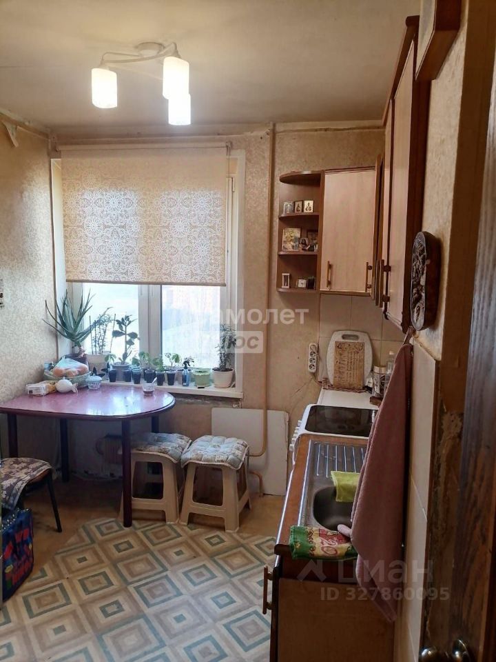 Продажа 3-комн квартиры на вторичном рынке Волочаевская улица, 4