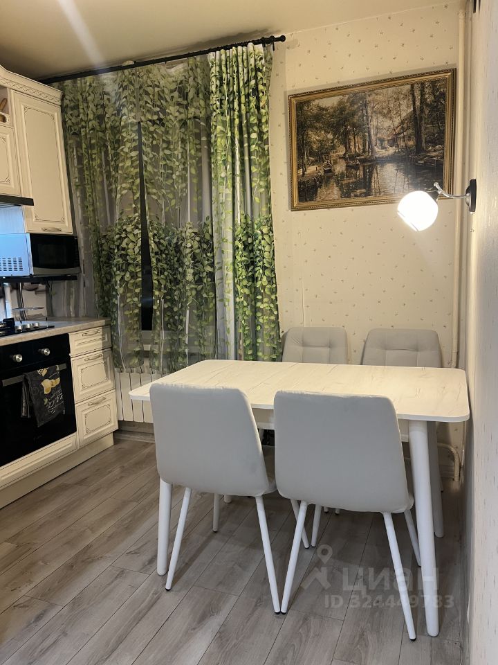 Аренда 3-комн квартиры на вторичном рынке переулок Васнецова, 15С1