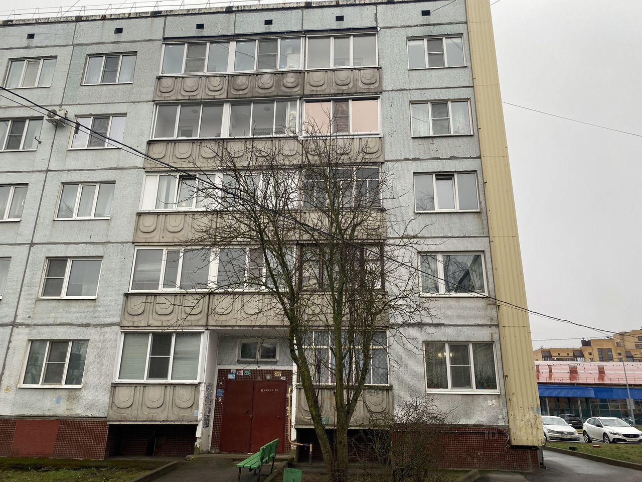 Продажа 2-комн квартиры на вторичном рынке Кириши, улица Нефтехимиков, 22