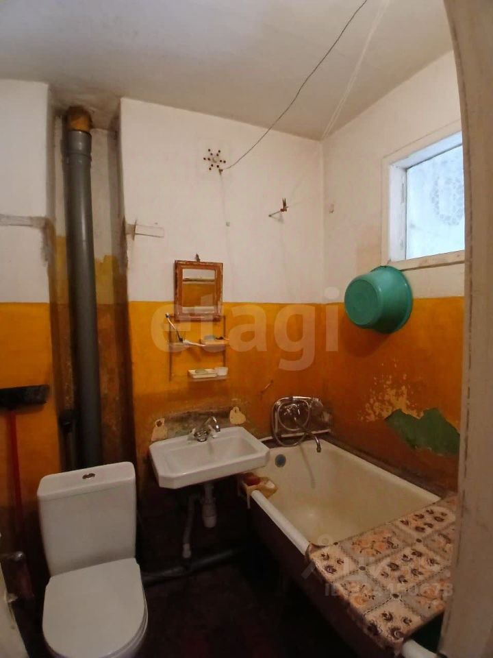 Продажа 2-комн квартиры на вторичном рынке Новая Ладога, улица Ворошилова, 27