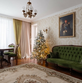 Продажа 4-комн квартиры на вторичном рынке Дыбенко ул,  д. 42