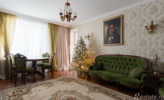 Продажа 4-комн квартиры на вторичном рынке Дыбенко ул,  д. 42