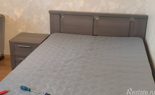 Продажа 3-комн квартиры на вторичном рынке Заря, Молодёжная улица,  д. 19